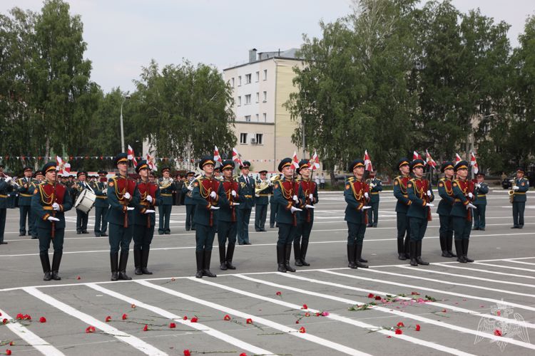 В НОВОСИБИРСКОМ ВОЕННОМ ИНСТИТУТЕ РОСГВАРДИИ СОСТОЯЛСЯ 45-Й ЮБИЛЕЙНЫЙ ВЫПУСК ОФИЦЕРОВ
