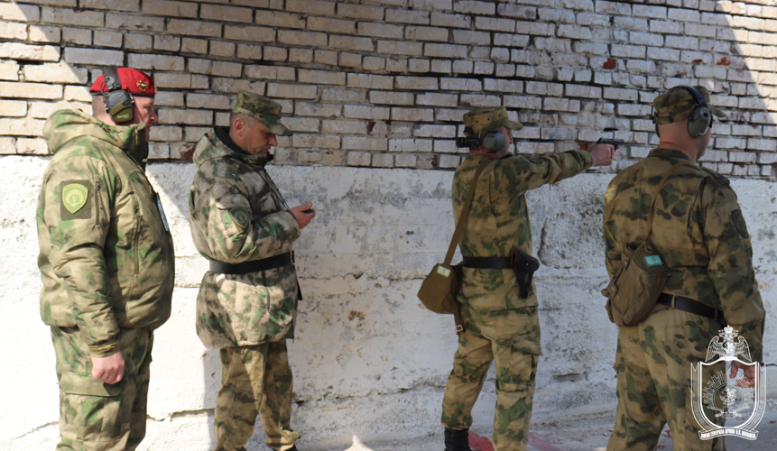Сдача контрольно-проверочных занятий по огневой подготовке офицерами военного института
