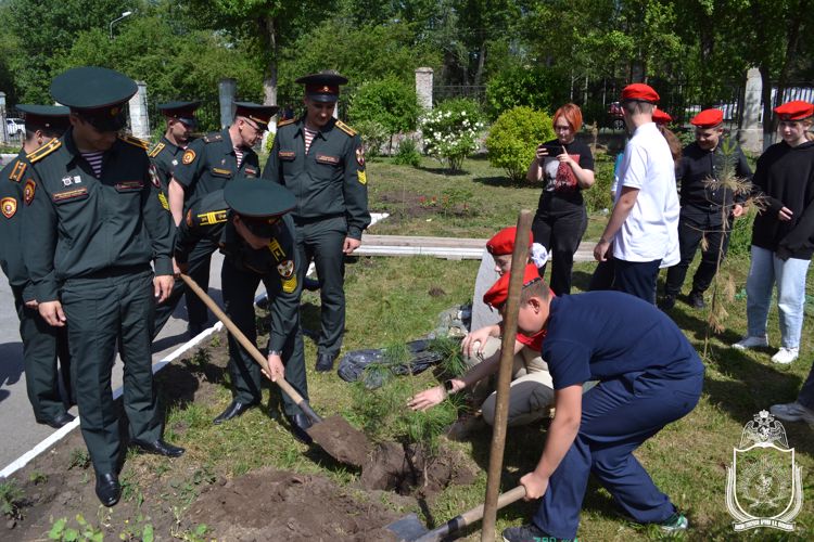 Курсанты выпускного курса попрощались с учениками подшефной школы