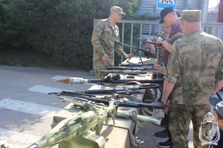 В Новосибирском военном  институте  прошло праздничное мероприятие, приуроченные к 29 мая - Дню военного автомобилиста