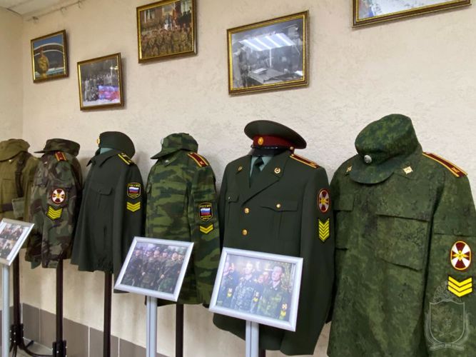 В Новосибирском военном институте собрали образцы форменного обмундирования курсантов разных времен (ВИДЕО)