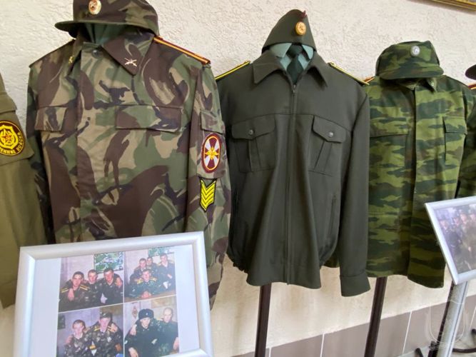 В Новосибирском военном институте собрали образцы форменного обмундирования курсантов разных времен (ВИДЕО)