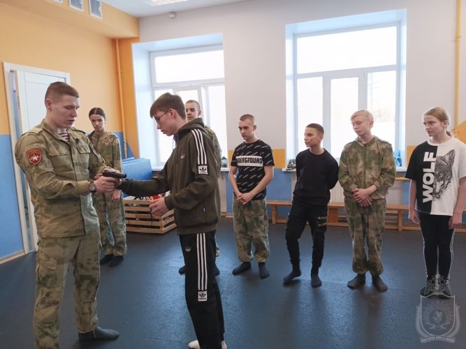 Курсанты военного института провели военно-патриотические мероприятия с учениками МБОУ СОШ №56 г. Нижний Тагил