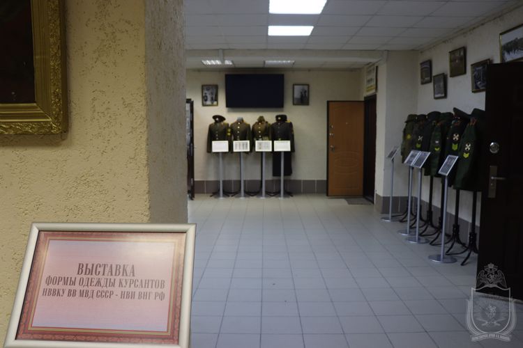 В Новосибирском военном институте собрали образцы форменного обмундирования курсантов разных времен (ВИДЕО)
