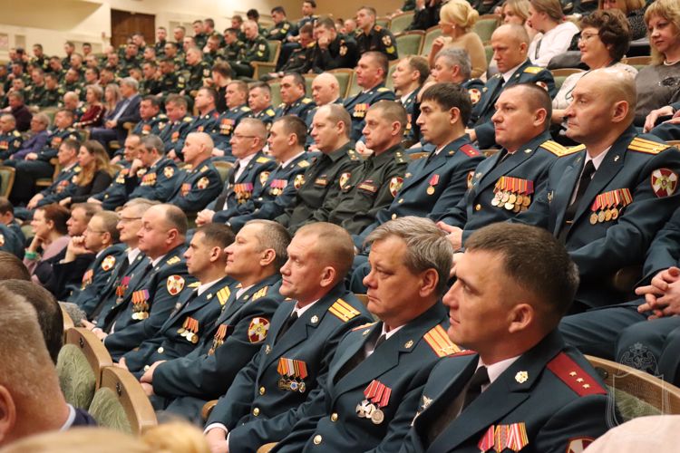 В Новосибирске прошло торжественное мероприятие, посвященное 52-ой  годовщине со Дня образования Новосибирского военного института  Росгвардии