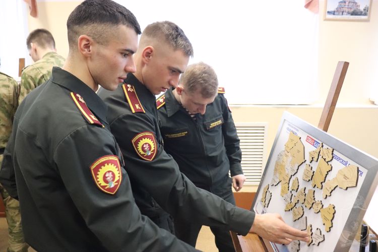 В Новосибирском военном институте прошел турнир по скоростному сбору спилс-карт