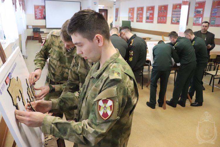В Новосибирском военном институте прошел турнир по скоростному сбору спилс-карт