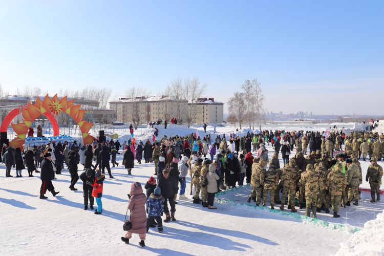 В Новосибирском военном институте проводили зиму
