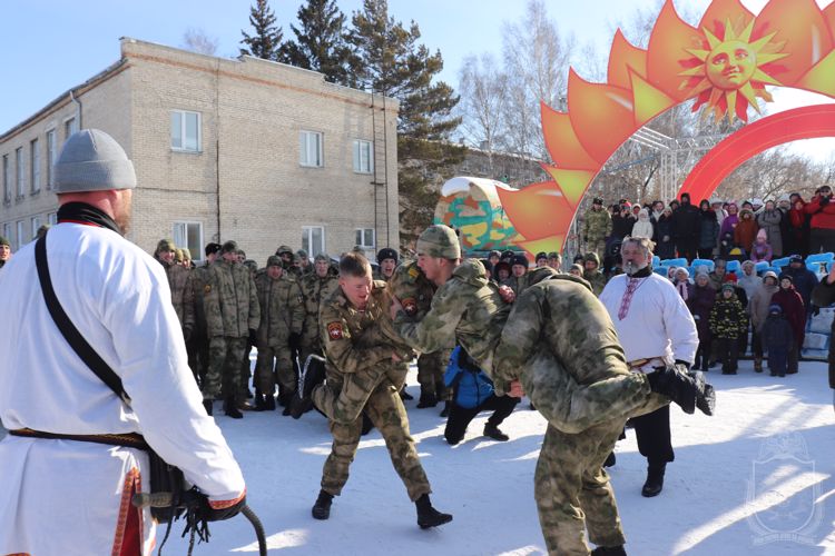 В Новосибирском военном институте проводили зиму
