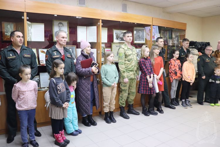 В военном институте прошел конкурс детского рисунка