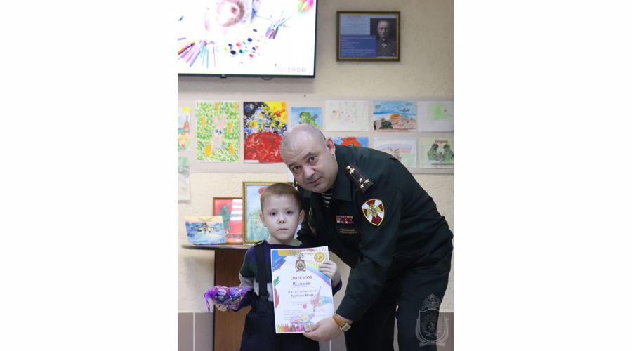 В военном институте прошел конкурс детского рисунка