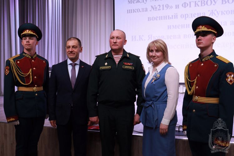 Подписание соглашения о сотрудничестве между МАОУ «СОШ №219» и НВИ