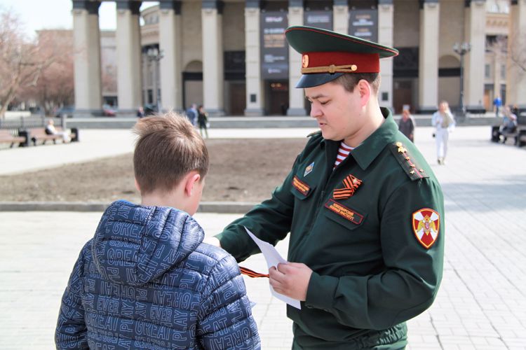 Курсанты и офицеры военного института приняли участие в акции  «Георгиевская ленточка» (Видео)