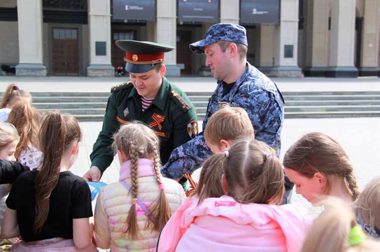 Курсанты и офицеры военного института приняли участие в акции  «Георгиевская ленточка» (Видео)