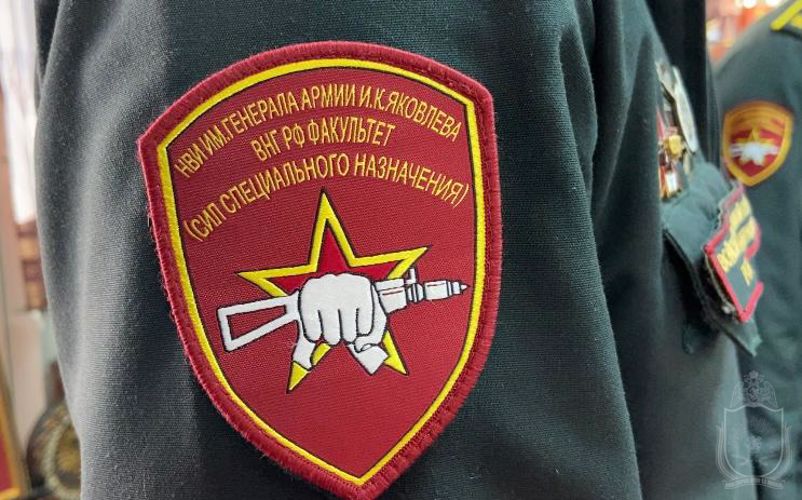 Ветеран Росгвардии собрал уникальную коллекцию нарукавных знаков, ставшую основой многотомника о символике спецподразделений России