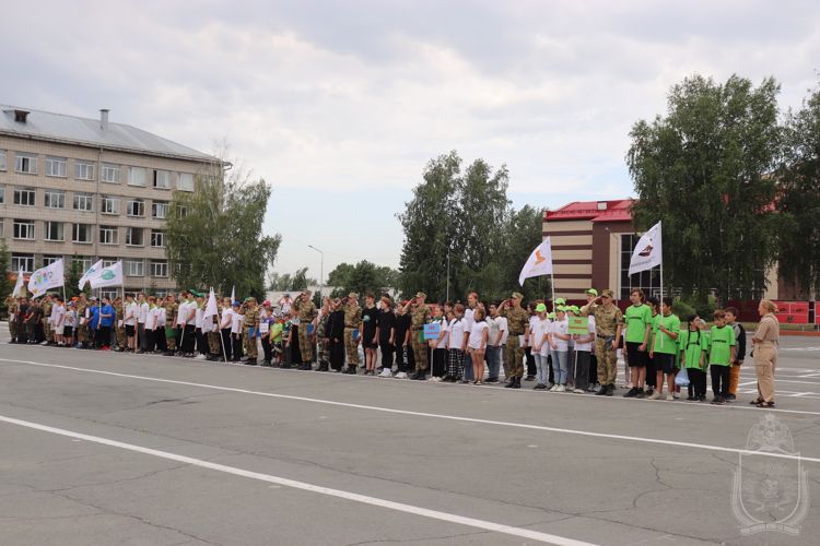 В Новосибирском военном институте для детей Октябрьского района состоялась военно-спортивная игра «Зарница»