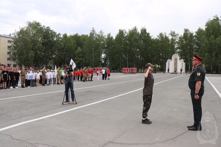 В Новосибирском военном институте для детей Октябрьского района состоялась военно-спортивная игра «Зарница»