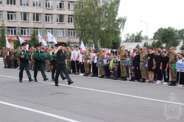 В Новосибирском военном институте для детей Октябрьского района состоялась военно-спортивная игра «Зарница»