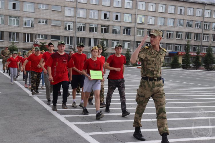 В Новосибирском военном институте для детей Октябрьского района состоялась военно-спортивная игра «Зарница»