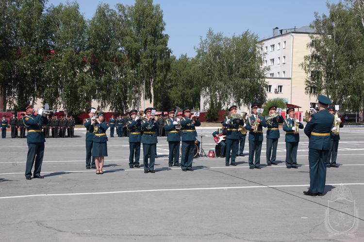 В Новосибирском военном институте   состоялся выпуск молодых офицеров