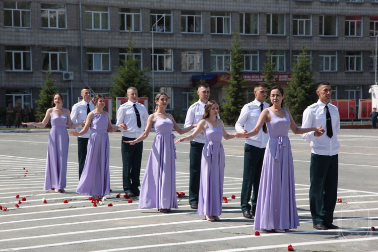 В Новосибирском военном институте   состоялся выпуск молодых офицеров