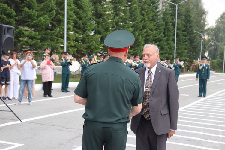 8 июля на территории Новосибирского военного института проведена встреча выпускников 1978, 1983, 1988 и 1993 годов