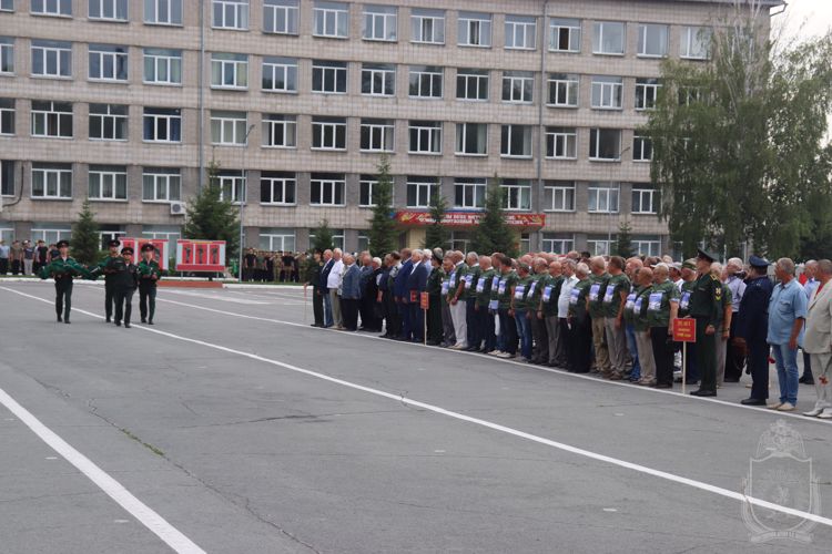 8 июля на территории Новосибирского военного института проведена встреча выпускников 1978, 1983, 1988 и 1993 годов