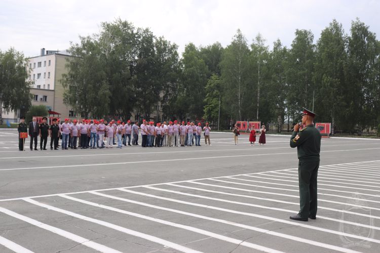 8 июля на территории Новосибирского военного института проведена встреча выпускников 1978, 1983, 1988 и 1993 годов
