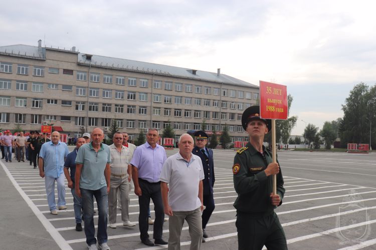 8 июля на территории Новосибирского военного института проведена встреча выпускников 1978, 1983, 1988 и 1993 годов