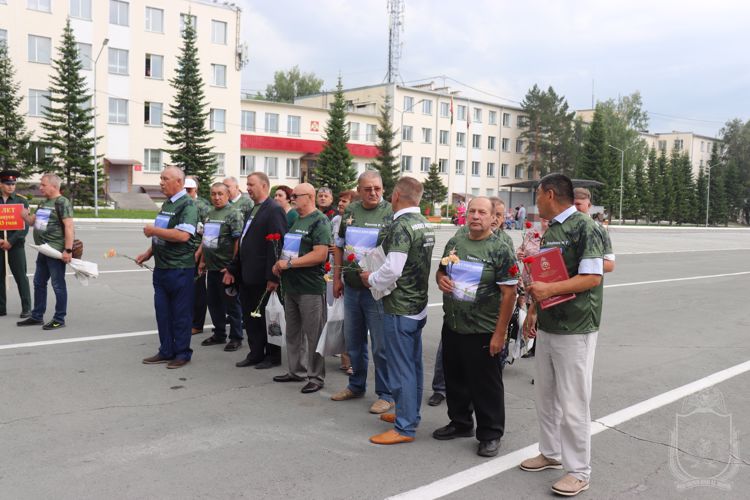 8 июля на территории Новосибирского военного института проведена встреча выпускников 1978, 1983, 1988 и 1993 годов