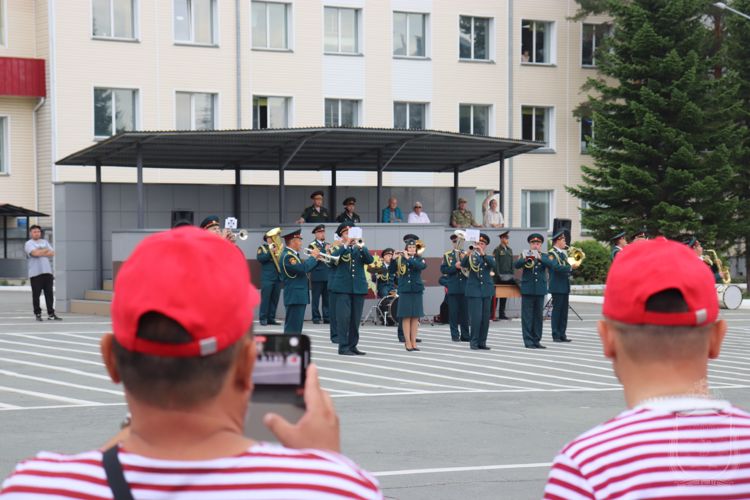 8 июля на территории Новосибирского военного института проведена встреча выпускников 1978, 1983, 1988 и 1993 годов