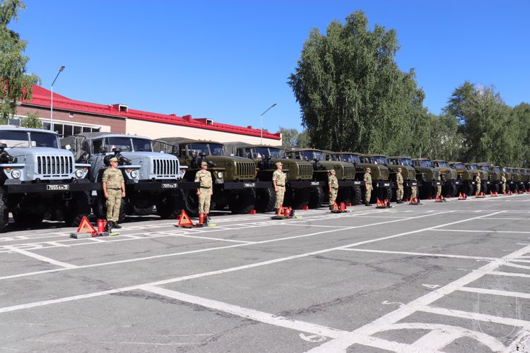 В Новосибирском военном институте проведен технический осмотр машин военного института
