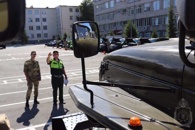 В Новосибирском военном институте проведен технический осмотр машин военного института