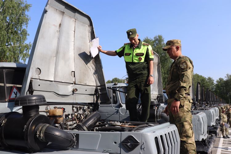 В Новосибирском военном институте проведен технический осмотр машин военного института