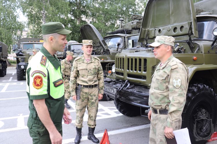 В Новосибирском военном институте проведен технический осмотр машин военного института
