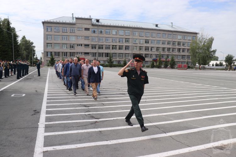 1 июля на территории Новосибирского военного института проведена встреча выпускников 2 батальона 2003 года выпуска