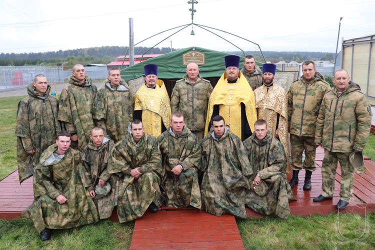 В учебном центре Новосибирского военного института открыли полевой храм