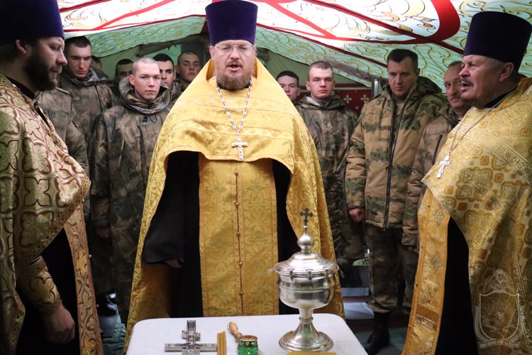 В учебном центре Новосибирского военного института открыли полевой храм
