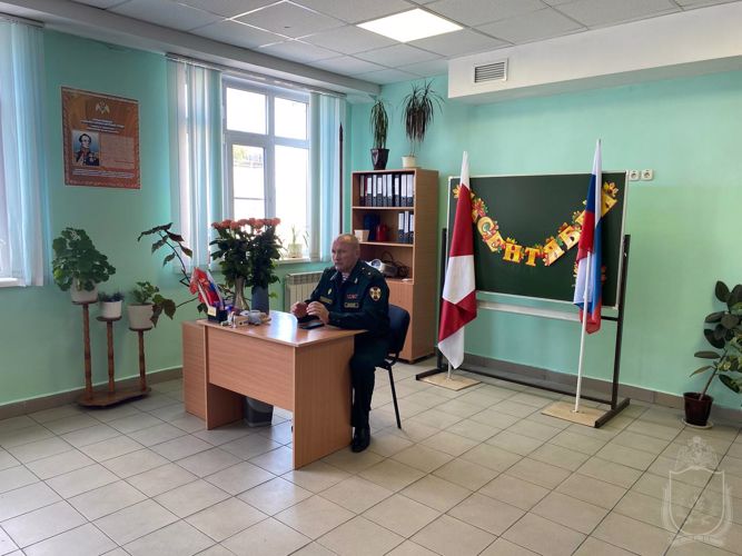 Новосибирский военный институт открыл новый класс Росгвардии в подшефной школе