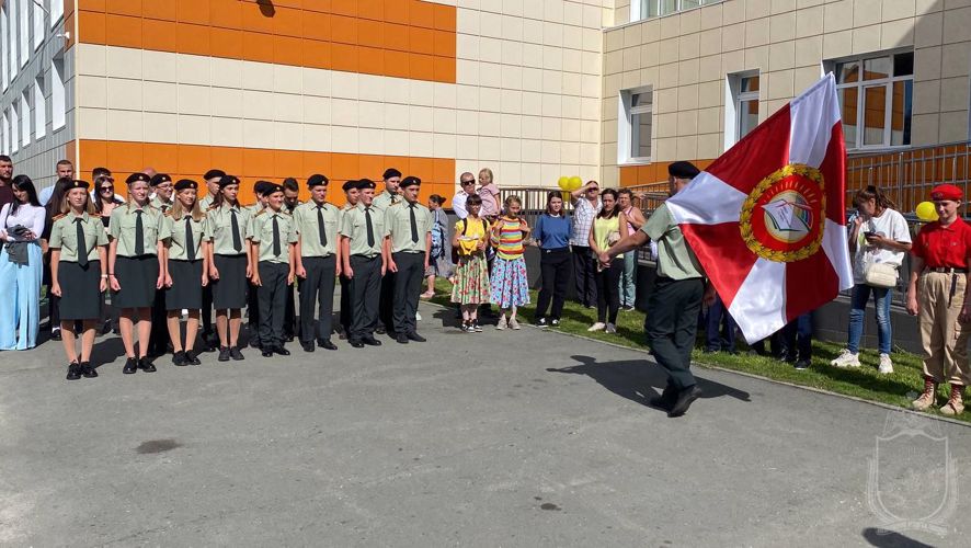 Новосибирский военный институт открыл новый класс Росгвардии в подшефной школе