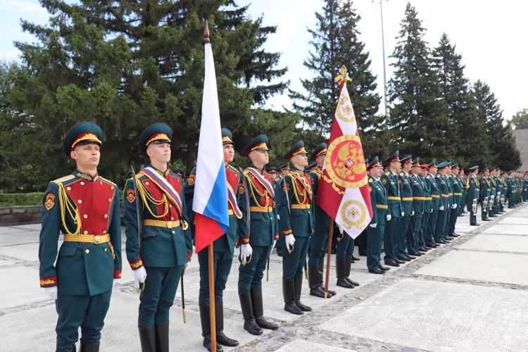 Курсанты Новосибирского военного института приняли военную присягу
