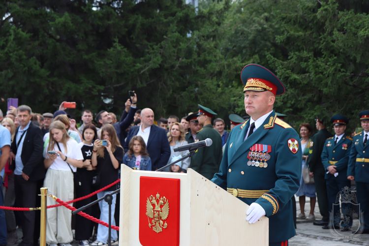 Курсанты Новосибирского военного института приняли военную присягу