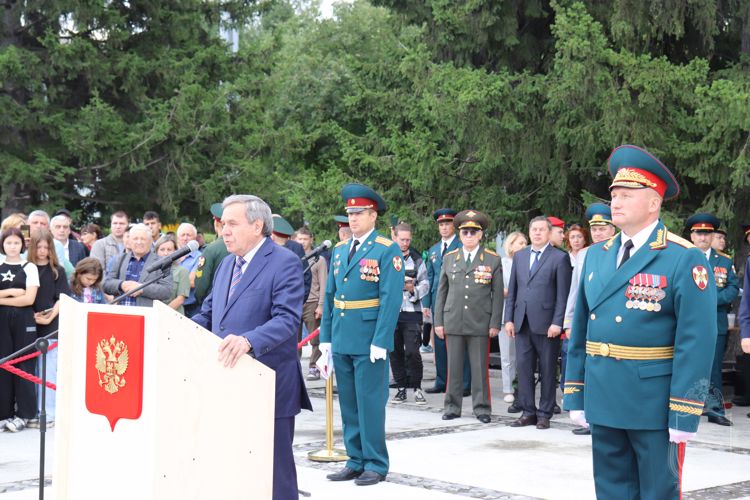 Курсанты Новосибирского военного института приняли военную присягу