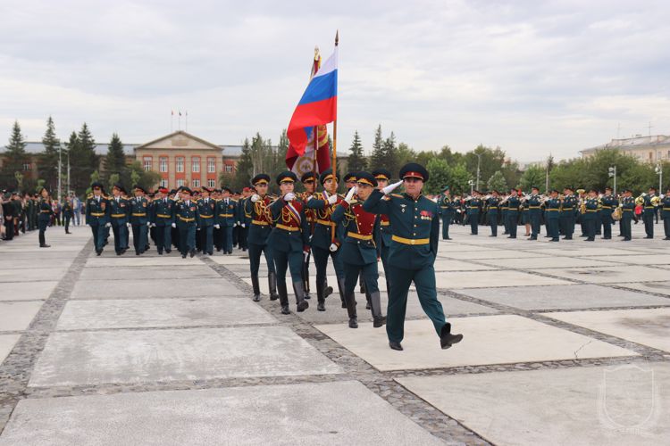 Курсанты Новосибирского военного института приняли военную присягу