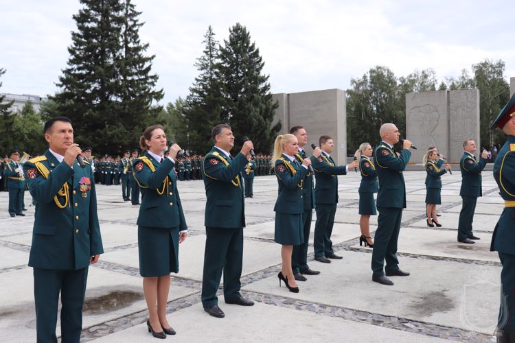 Курсанты Новосибирского военного института приняли военную присягу