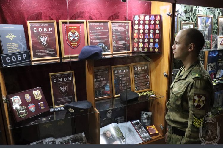 В музее Новосибирского военного института Росгвардии организована выставка, посвященная силам специального назначения ведомства