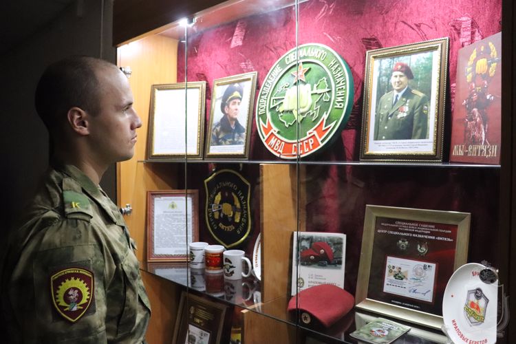 В музее Новосибирского военного института Росгвардии организована выставка, посвященная силам специального назначения ведомства