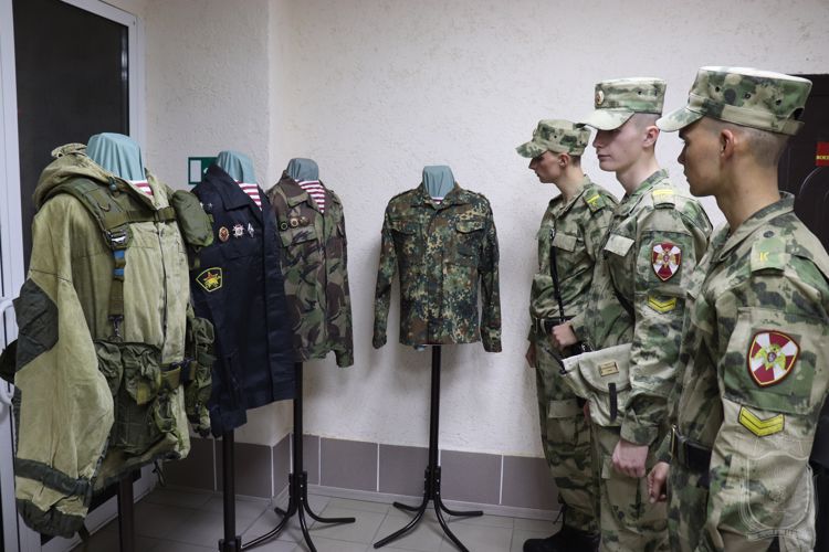 В музее Новосибирского военного института Росгвардии организована выставка, посвященная силам специального назначения ведомства