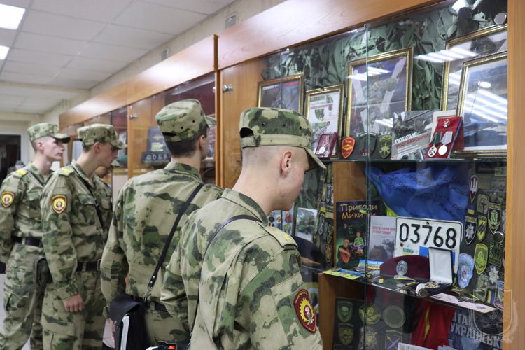 В музее Новосибирского военного института Росгвардии организована выставка, посвященная силам специального назначения ведомства