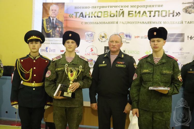 На территории военного института прошли соревнования по «Танковому биатлону»